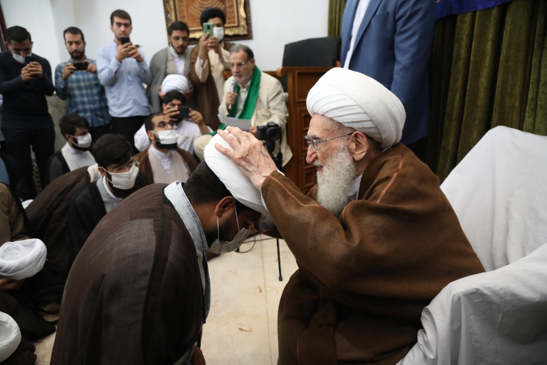 عمامه‌گذاری طلاب