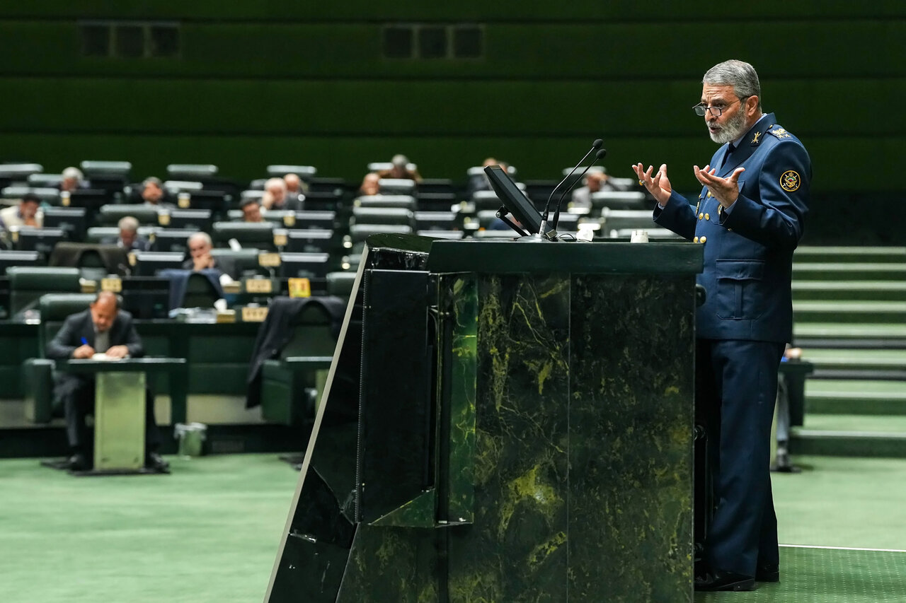 حضور امیر موسوی و عراقچی در جلسه غیرعلنی مجلس