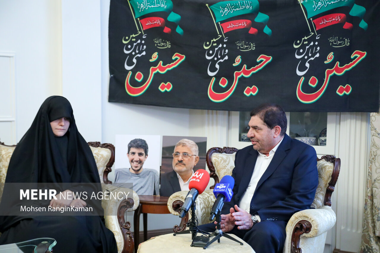 دیدار محمد مخبر با خانواده شهیدان شهریاری و ذوالفقاری