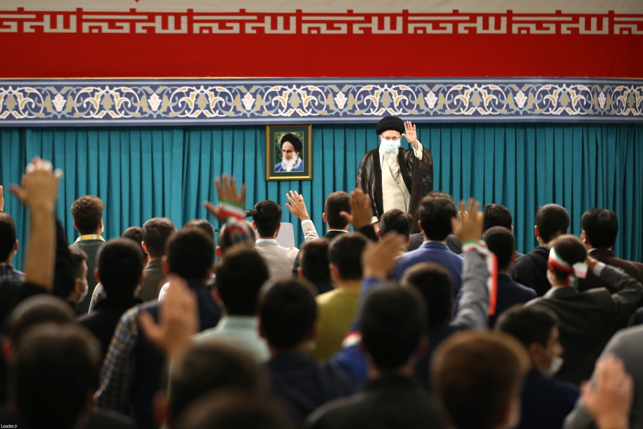 دیدار دانش‌آموزان با رهبر انقلاب