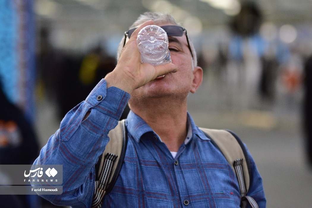 تردد زائران اربعین در دمای ۵۰ درجه شلمچه