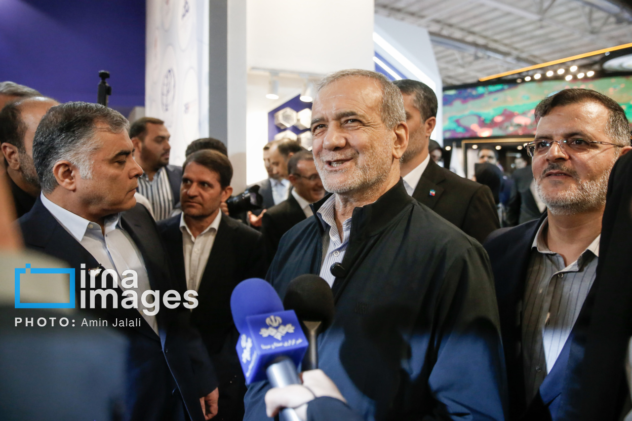 بازدید رئیس‌جمهور از نمایشگاه صنعت نفت