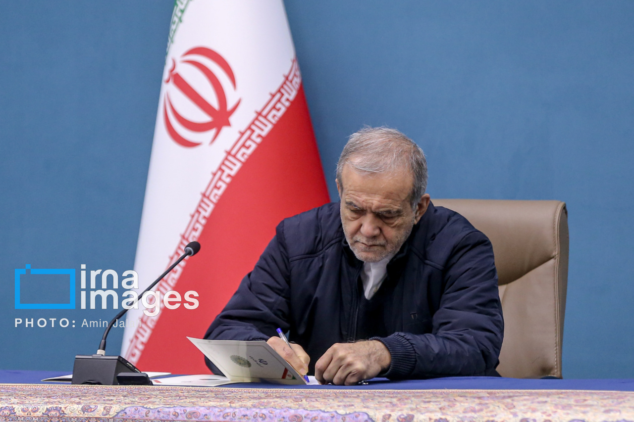 افتتاح و بهره برداری از طرح های نفت و نیرو