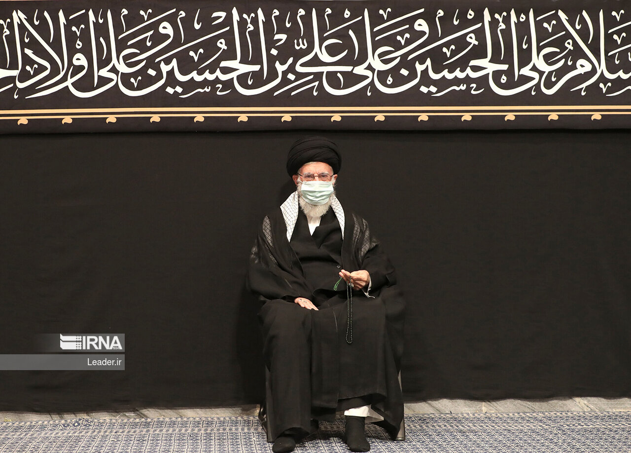اولین شب عزاداری اباعبدالله با حضور رهبر انقلاب