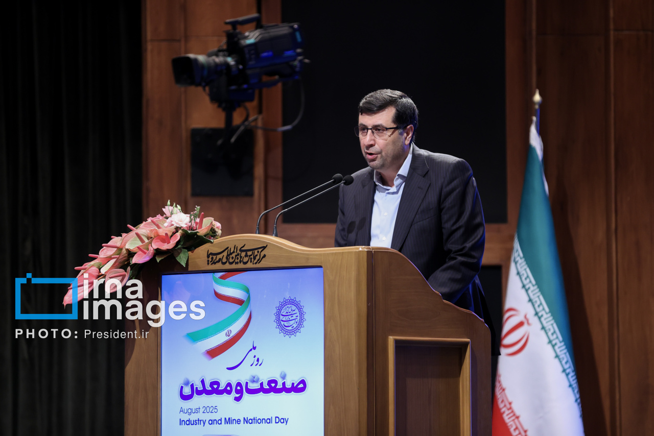 تجلیل از صنعتگران برتر کشور با حضور پزشکیان