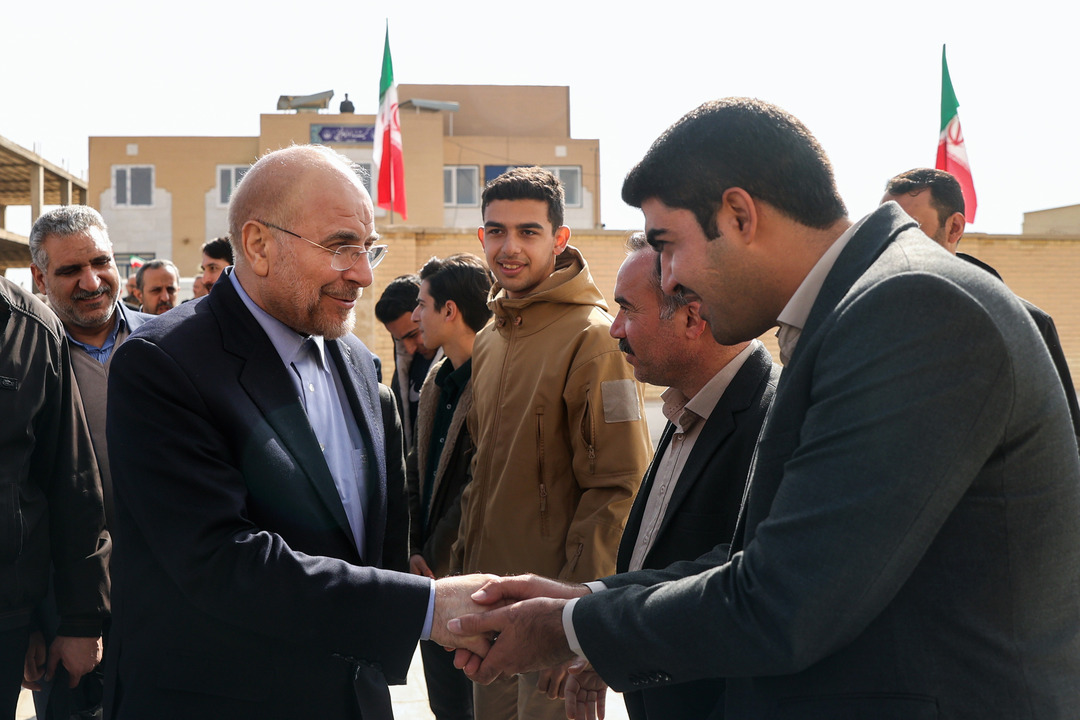  افتتاح دو مجموعه آموزشی در میبد و اردکان با حضور قالیباف 