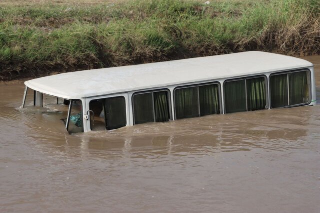 سقوط مینی‌بوس و ساینا 