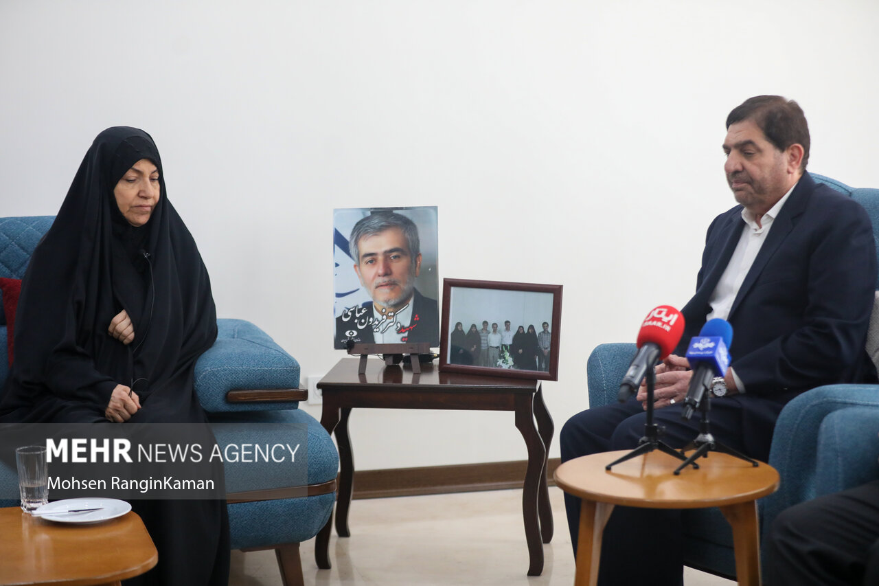 دیدار محمد مخبر با خانواده شهیدان شهریاری و ذوالفقاری