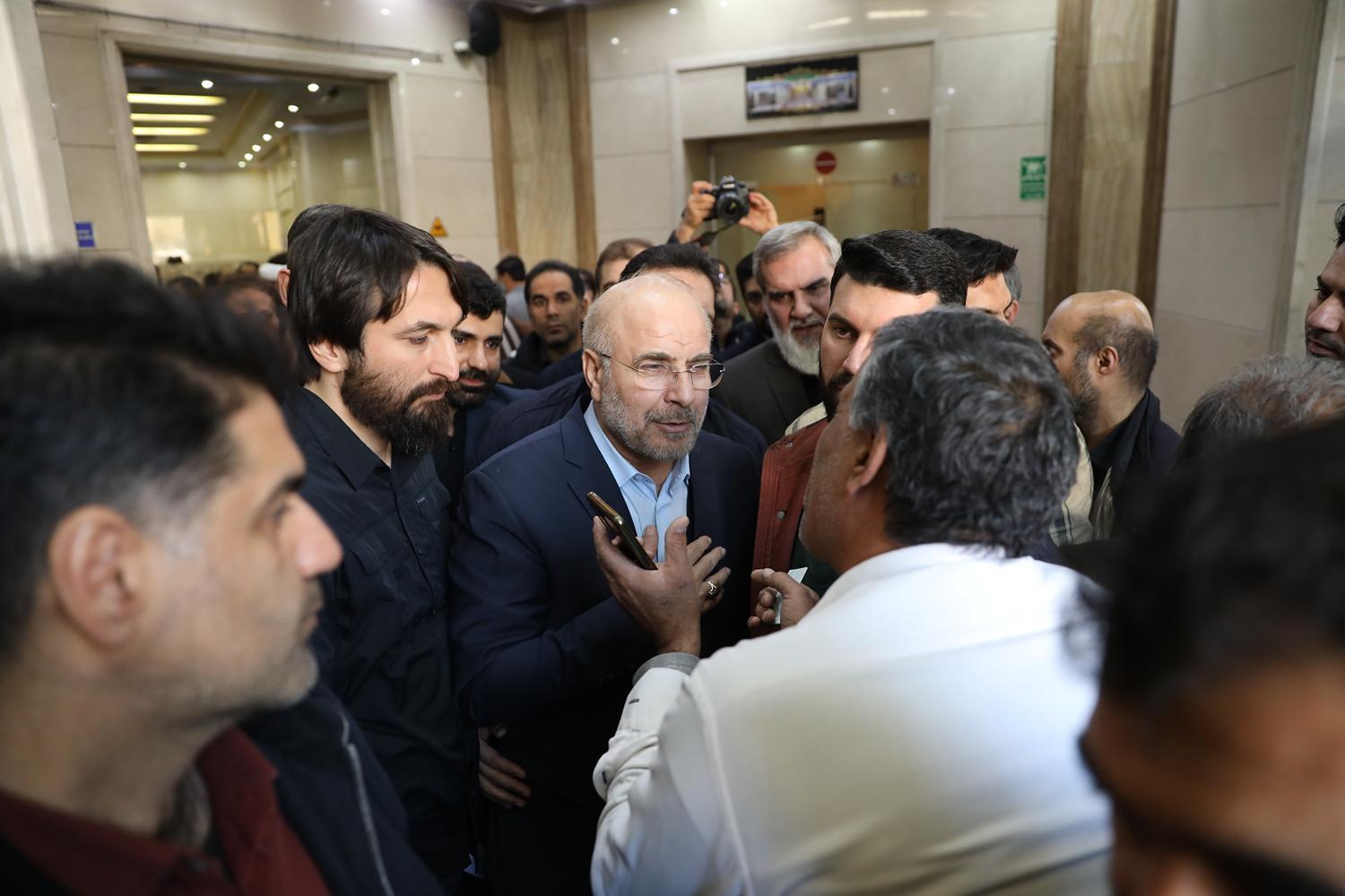 حضور قالیباف در مراسم یادبود مادر سید محمدجواد شوشتری