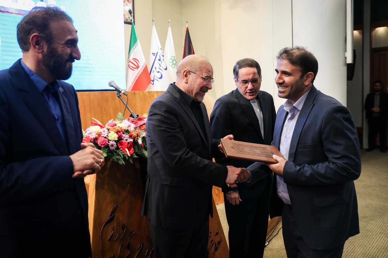 آیین تقدیر از پژوهشگران برتر مرکز پژوهش‌های مجلس با حضور قالیباف