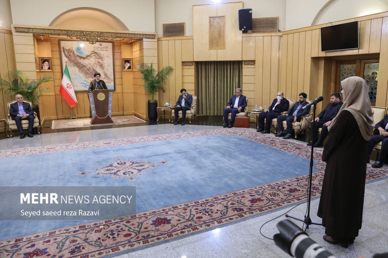 بدرقه رئیس جمهور به اندونزی