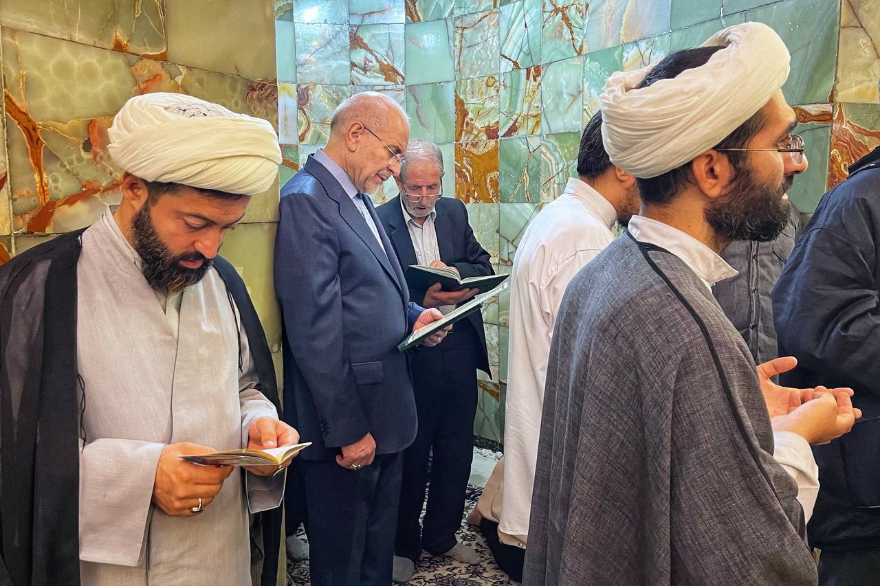 حضور قالیباف در حرم حضرت معصومه(س)  و دیدار صمیمی با مردم