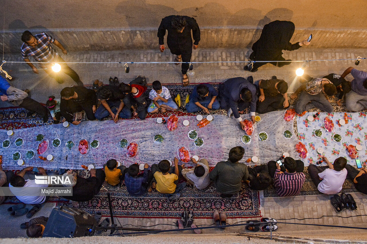 افطار ساده در بافت تاریخی یزد