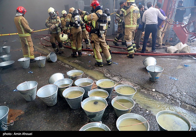 آتش‌سوزی بزرگ در بازار آهن شادآباد تهران