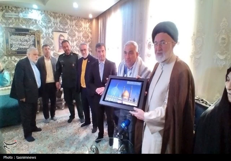 رهبر معظم انقلاب به دیدار جانبازان شهرری رفت