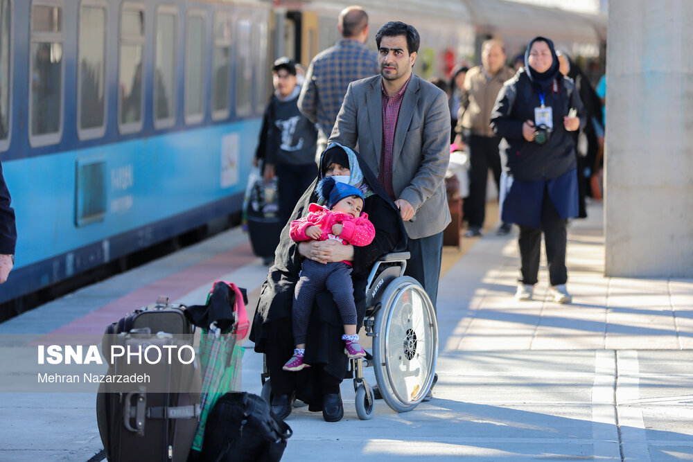افتتاح راه‌آهن بستان‌آباد ـ خاوران با حضور رئیسی