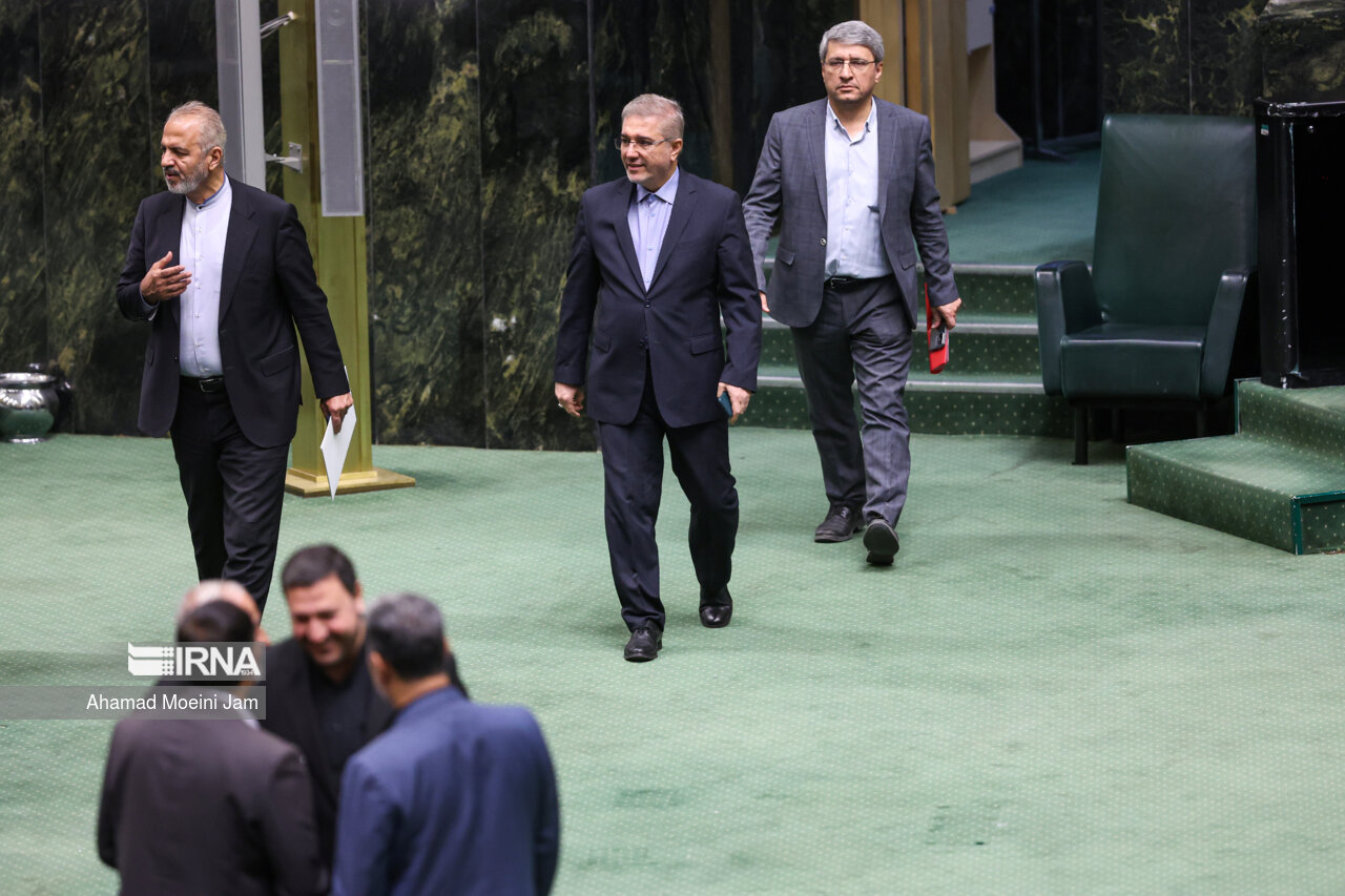 حضور داوود منظور در جلسه مجلس