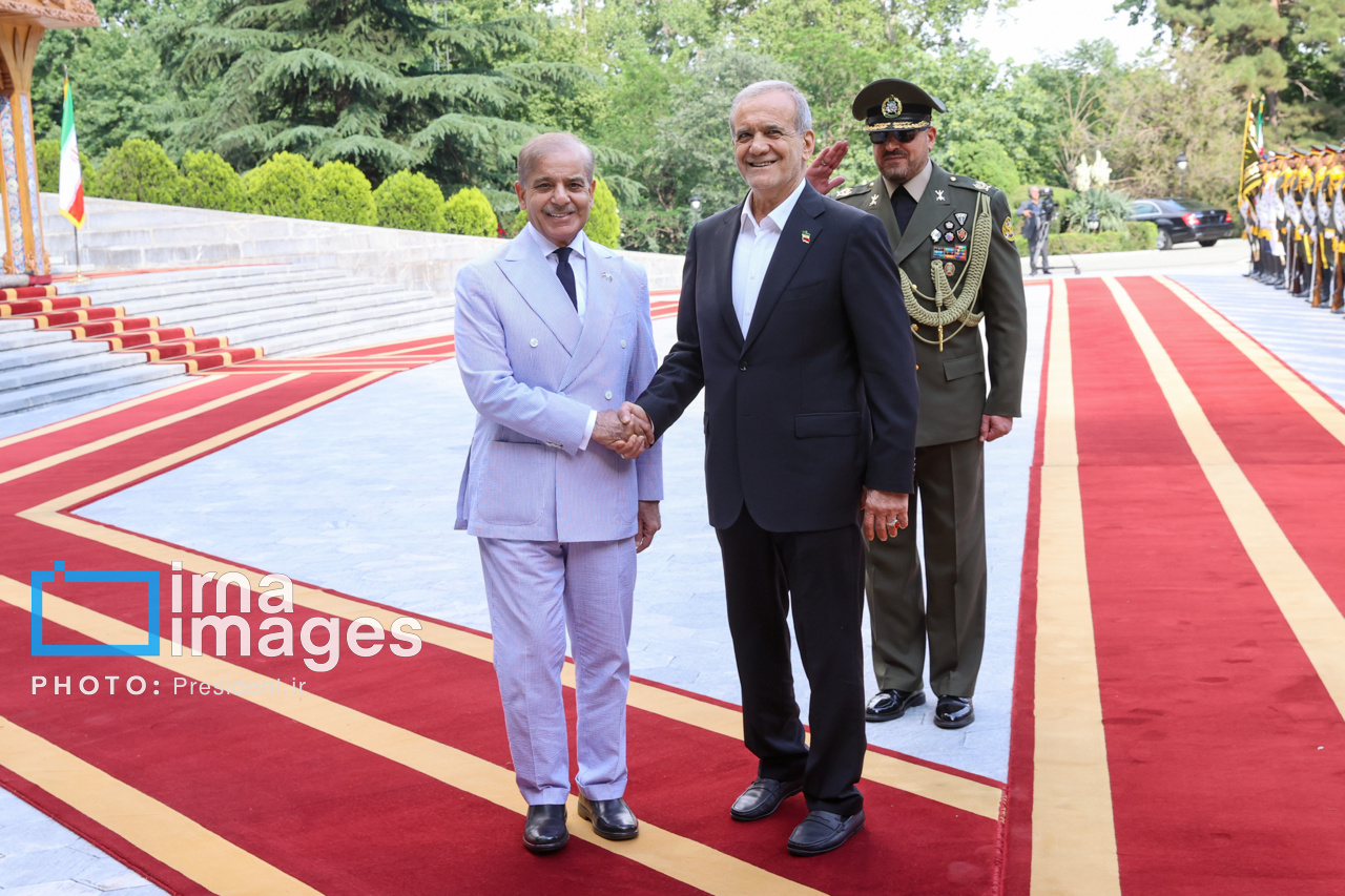 استقبال رسمی از نخست‌وزیر پاکستان