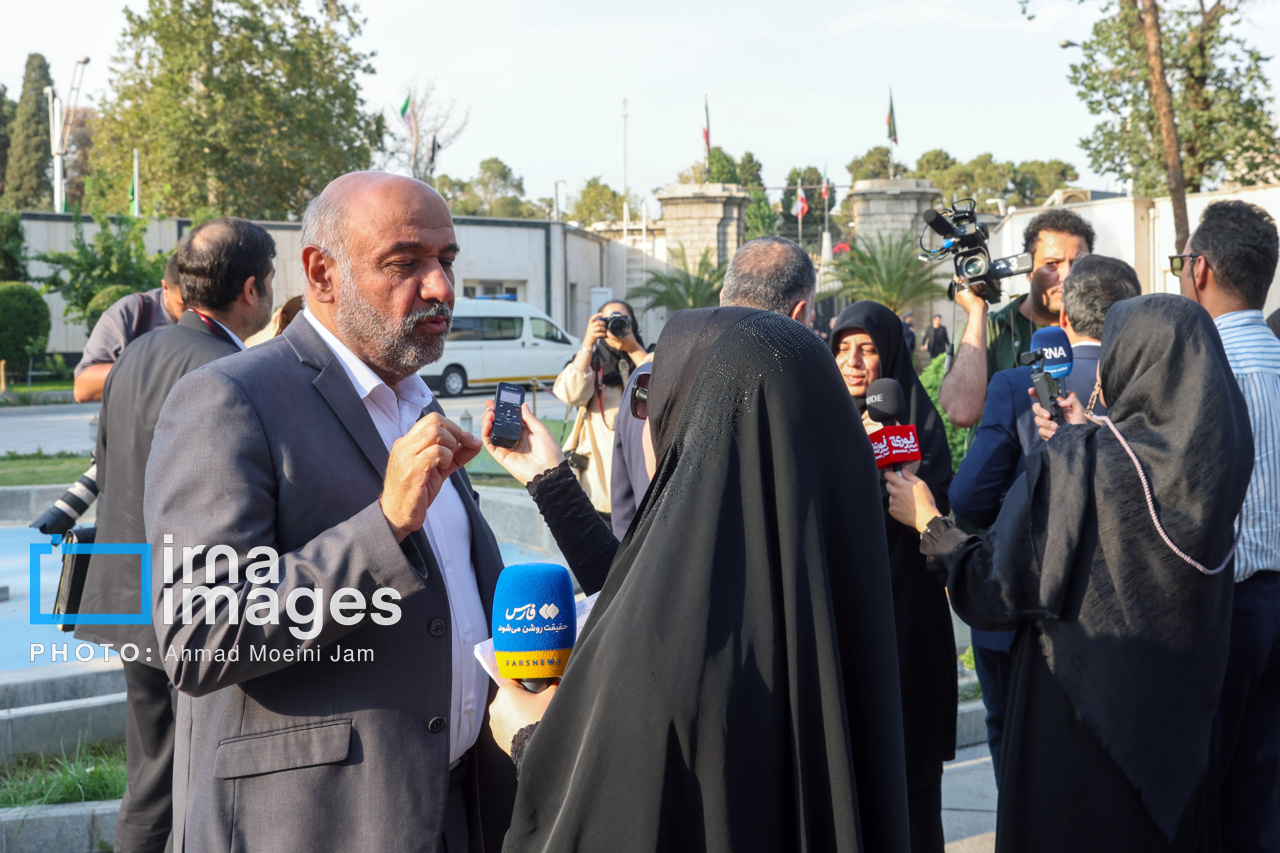 اعضای هیأت دولت در جمع خبرنگاران - ۵ مرداد ۱۴۰۴