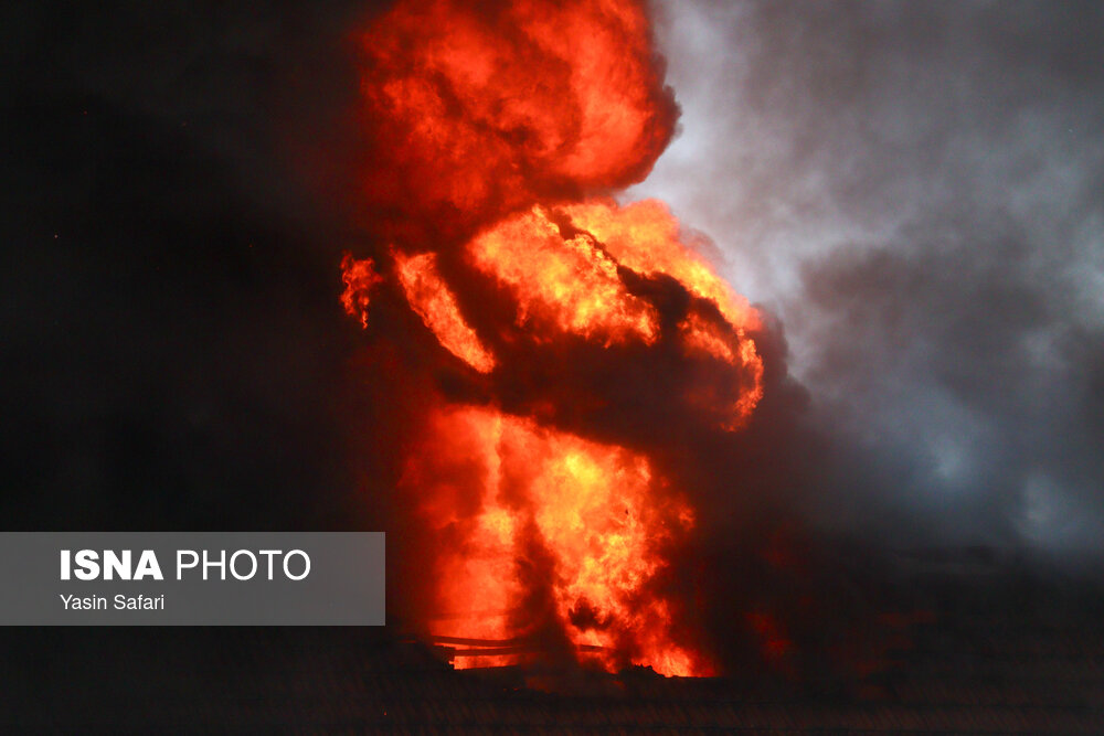 آتش سوزی مهیب در مرکز خرید ونوس - بندرانزلی
