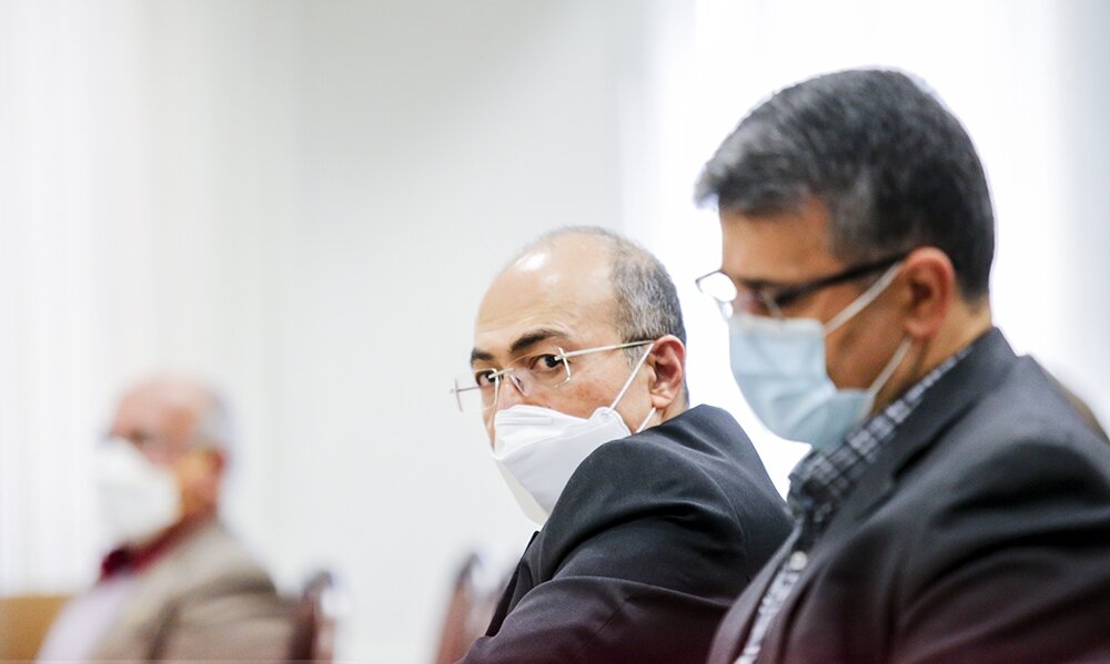 جلسه دادگاه کروز