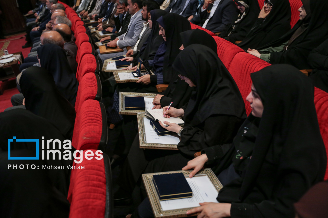 تجلیل از معلمان نمونه کشوری با حضور رئیس جمهور