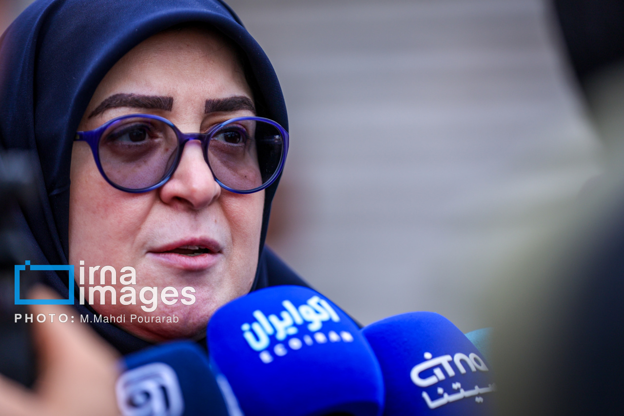 اعضای هیأت دولت در جمع خبرنگاران