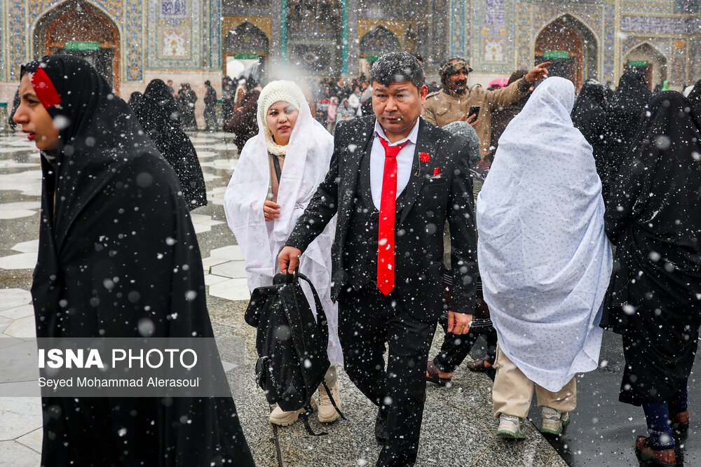 بارش برف در حرم مطهر رضوی