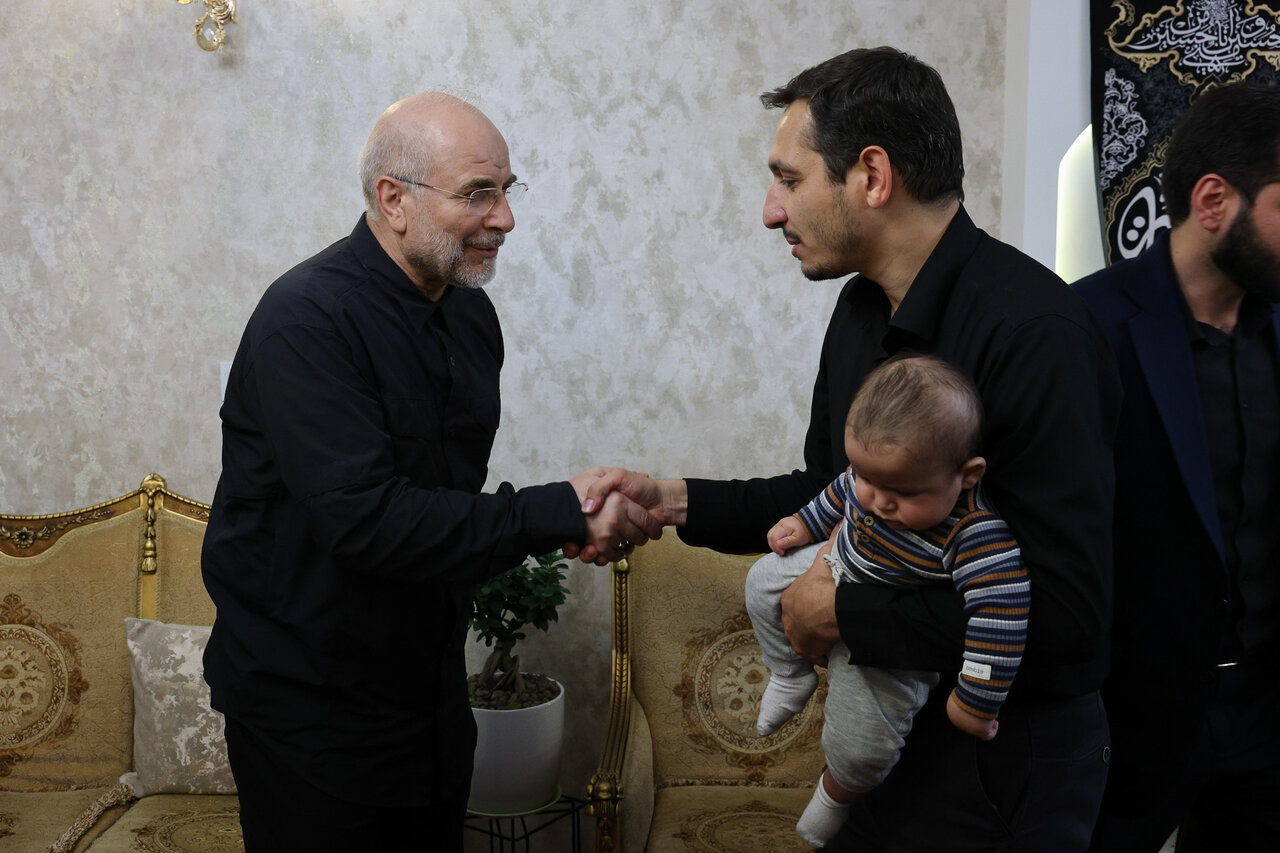 دیدار قالیباف با خانواده شهید باقری