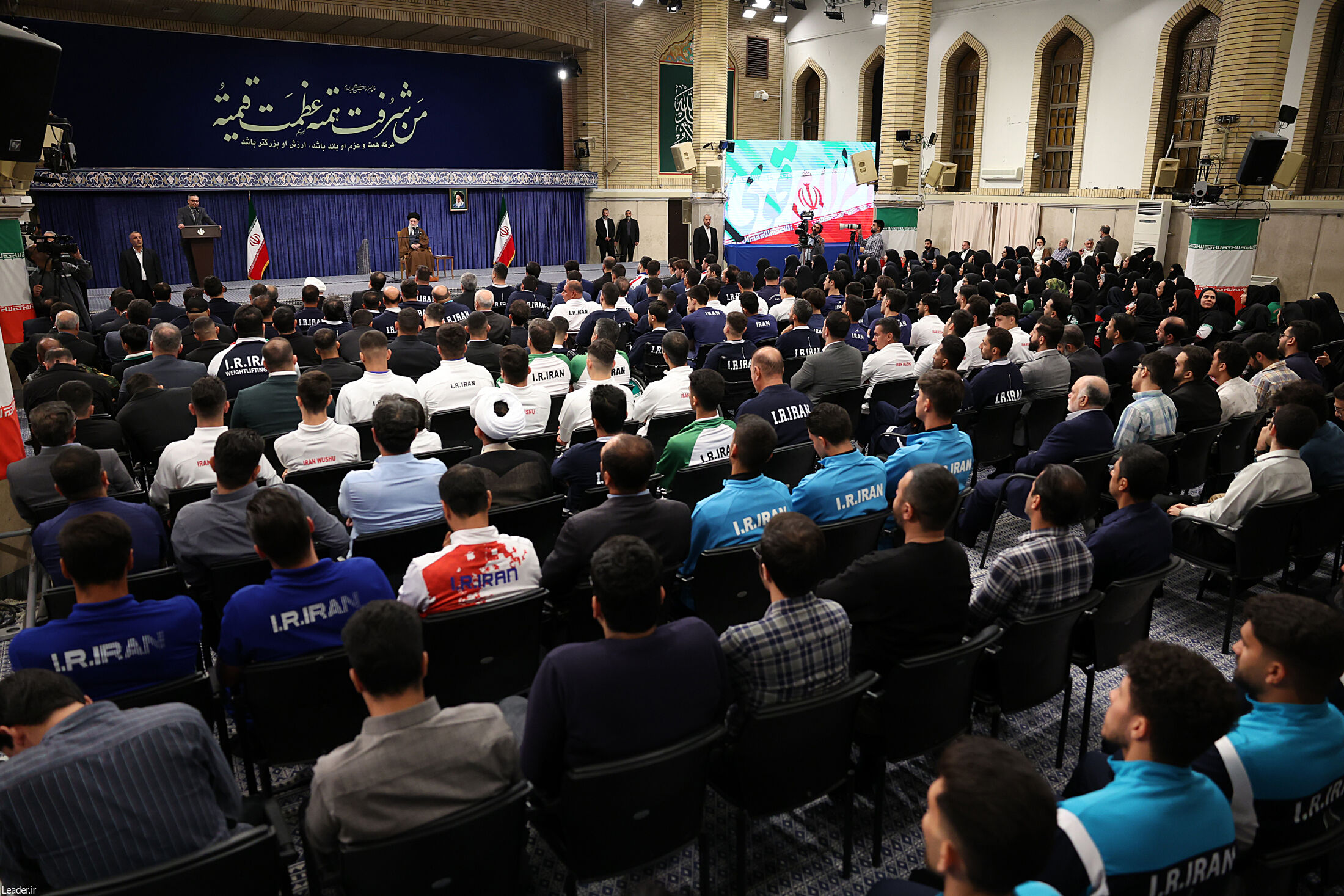 تصاویری از دیدار مدال‌آوران ورزشی و علمی با رهبر انقلاب