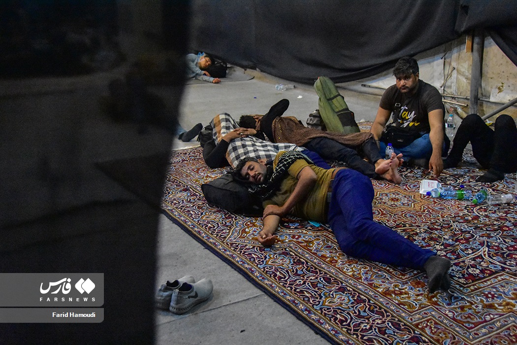 استراحت زائران سیدالشهدا(ع) در مرز شلمچه