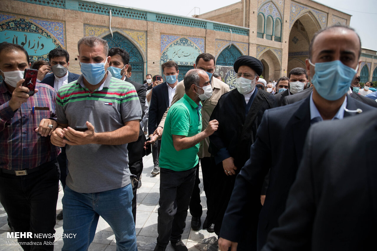 حضور آیت الله رئیسی در بازار تهران