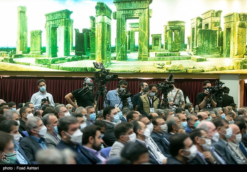 حضور قالیباف در افتتاحیه نمایشگاه نفت و گاز