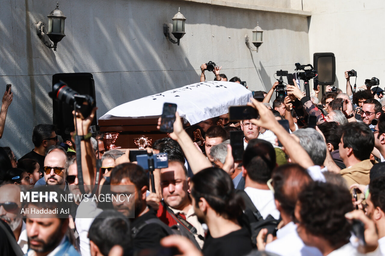 تصاویر مراسم تشییع پیکر ناصر تقوایی