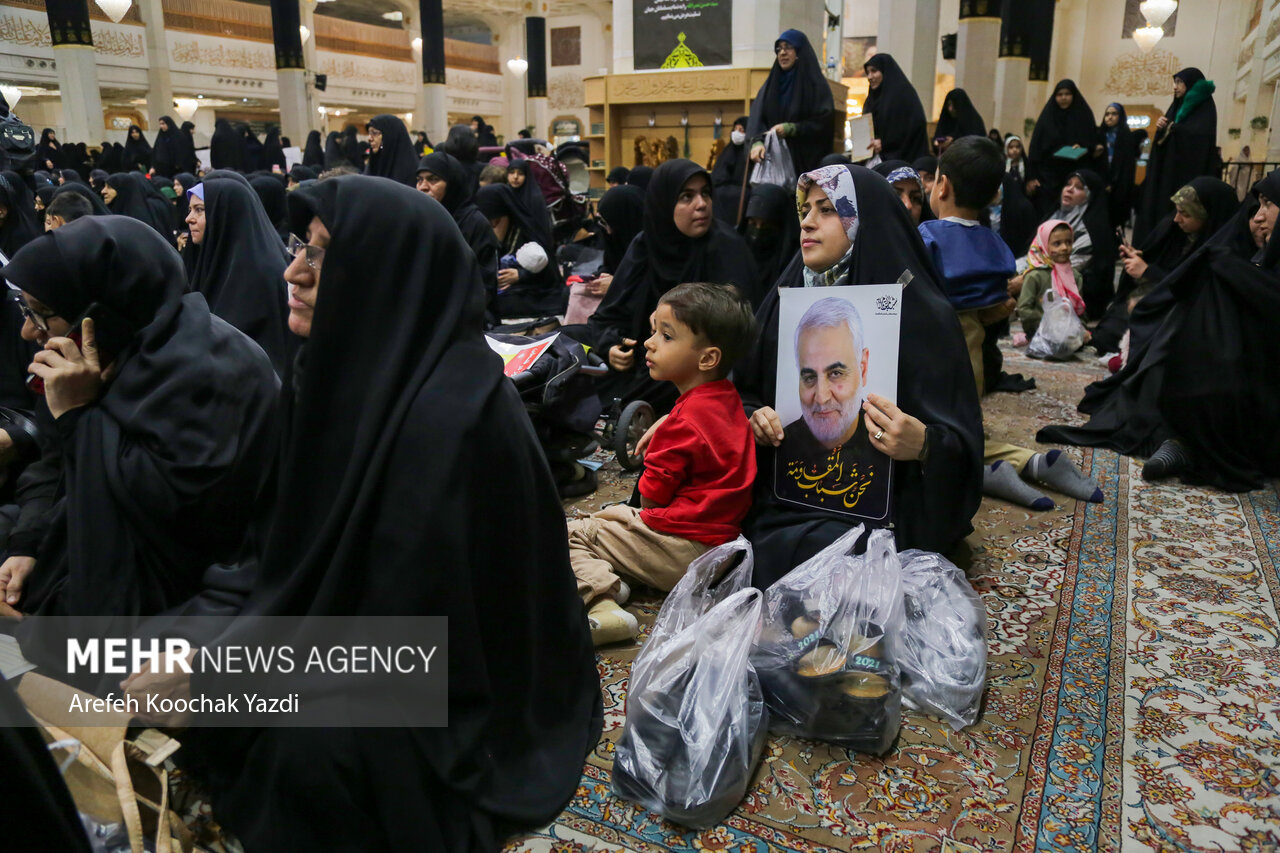 اجتماع بزرگ بانوان در حرم حضرت معصومه(س)