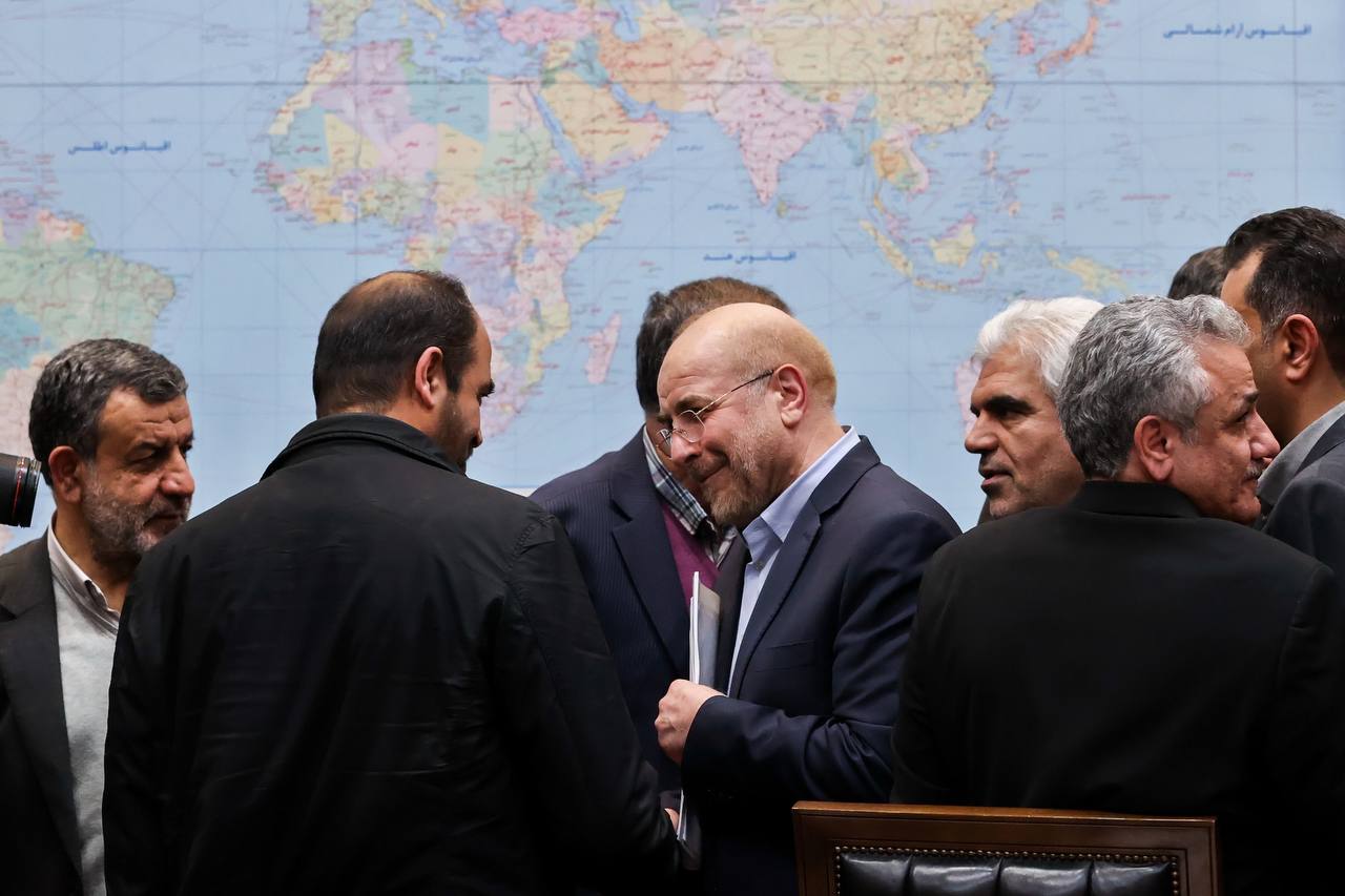 حضور قالیباف در جلسه کمیسیون صنایع و معادن با حضور وزرای صمت و ارتباطات