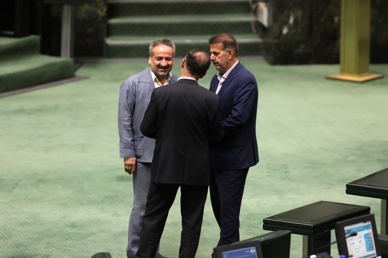 حضور وزیر ارشاد در مجلس