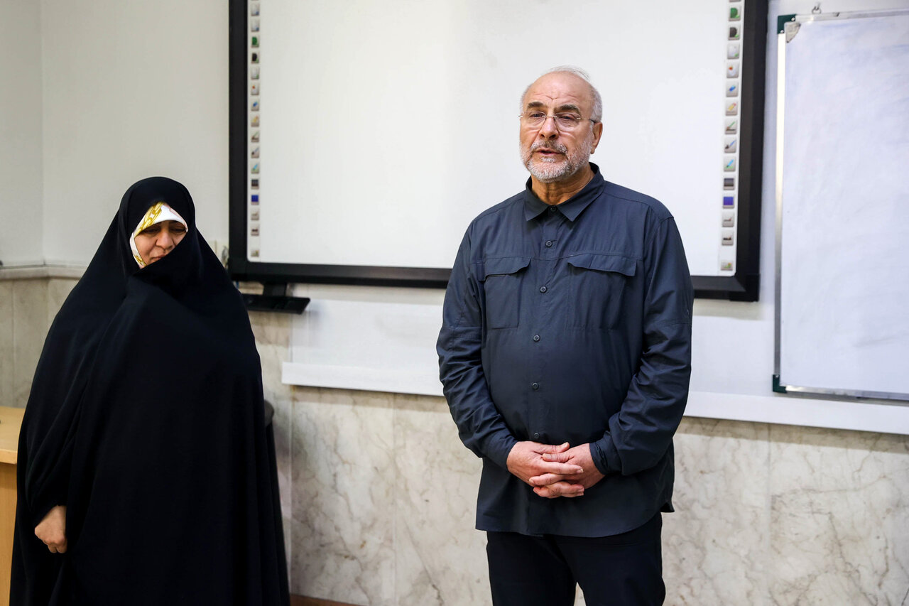 حضور قالیباف در مدرسه دخترانه فاطمیون تهران