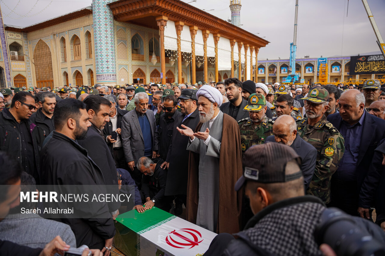 تشییع شهید ارتشی مدافع امنیت در شیراز