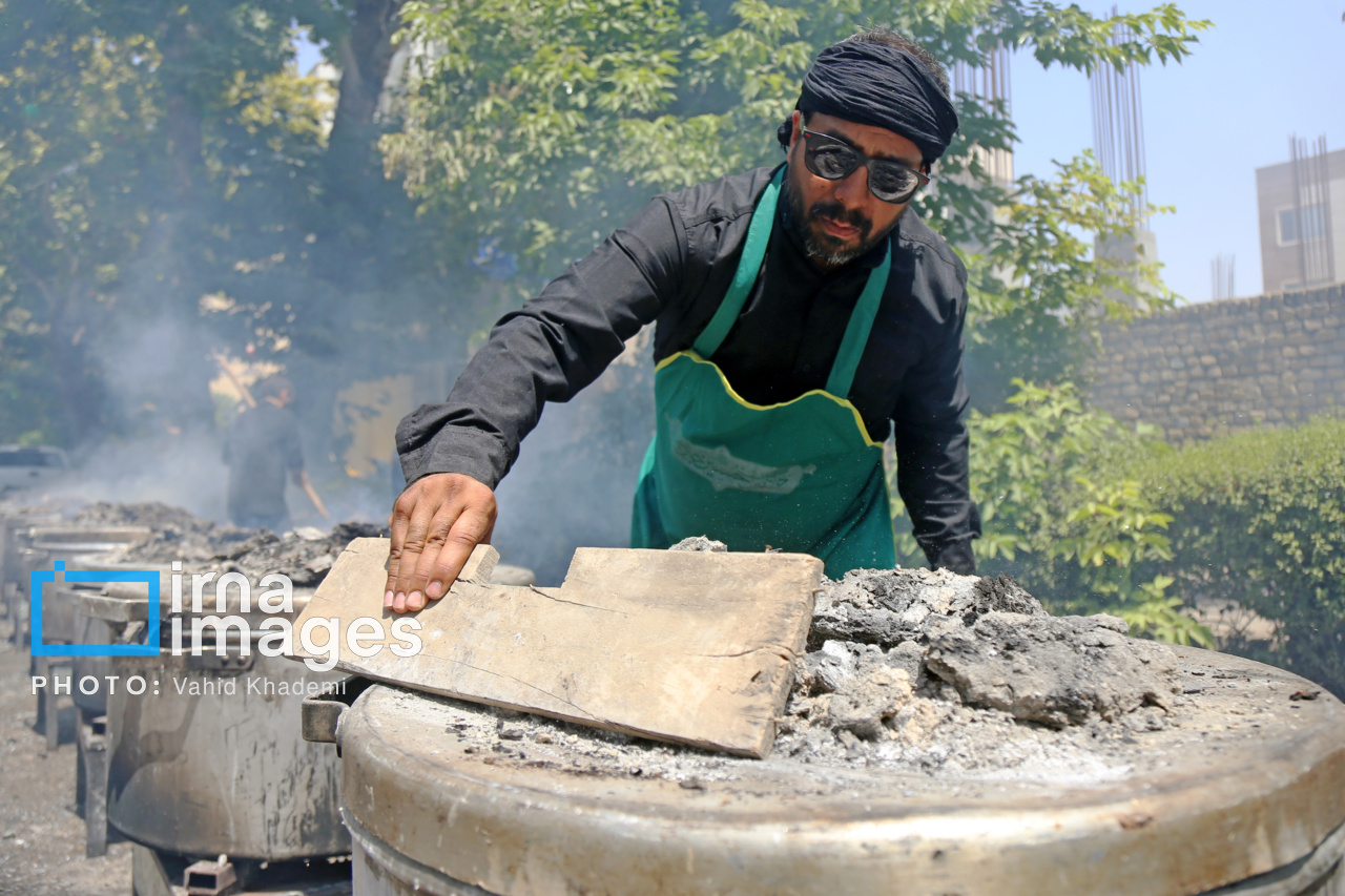 طبخ و توزیع ۷۲ دیگ غذای نذری