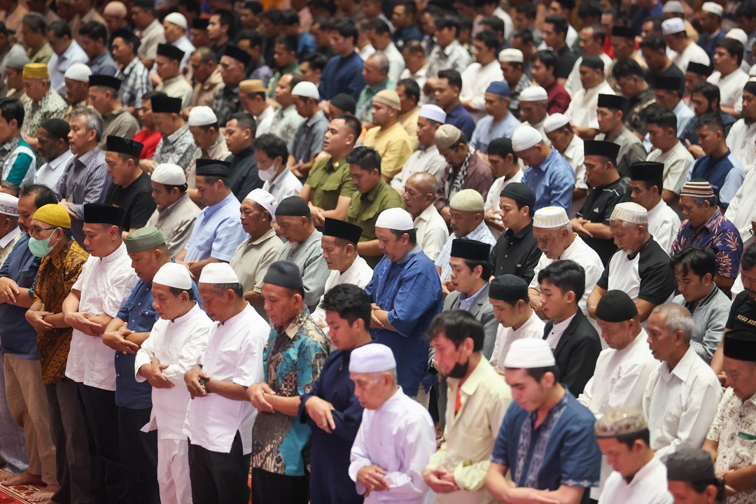 حضور قالیباف در اجتماع ۲۰۰ هزار نفری نمازجمعه جاکارتا