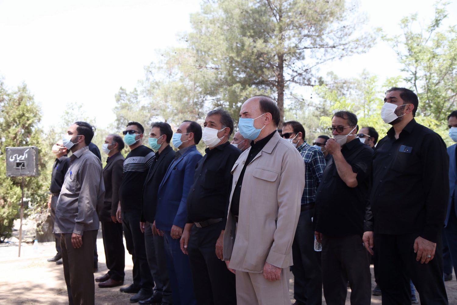 نمایندگان در مراسم خاکسپاری والده نیکزاد 