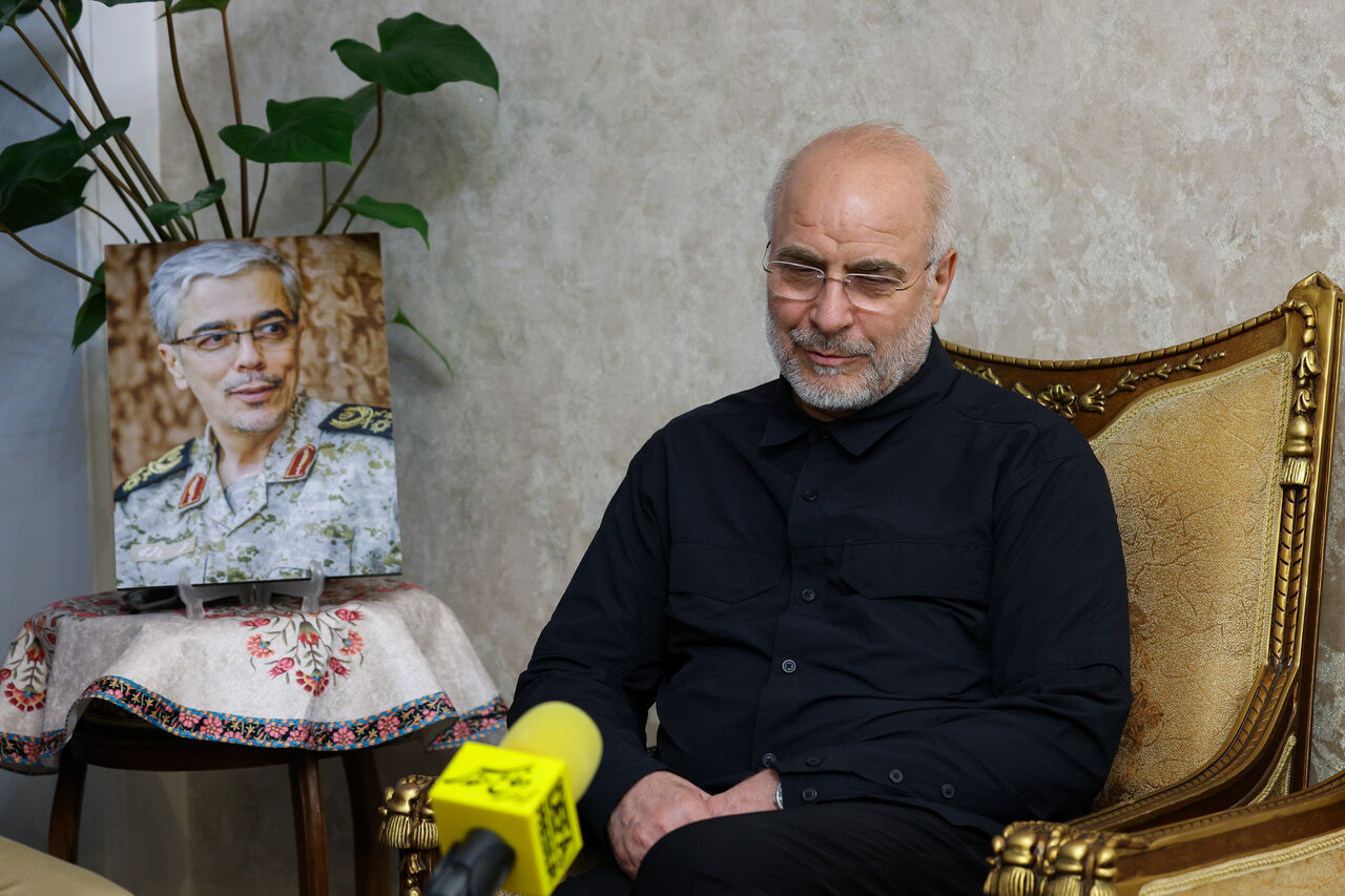 دیدار قالیباف با خانواده شهید باقری