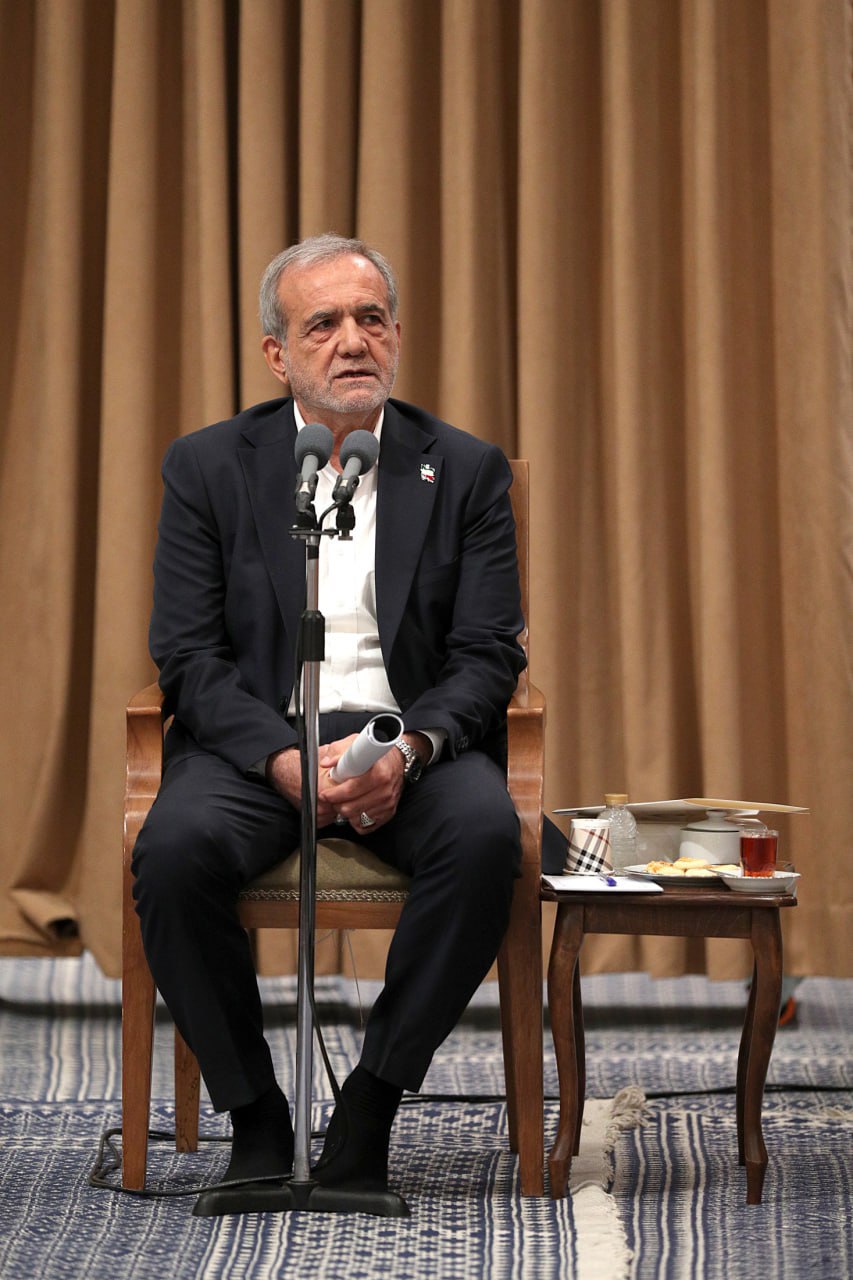 دیدار رئیس‌جمهور و هیأت وزیران با رهبر انقلاب