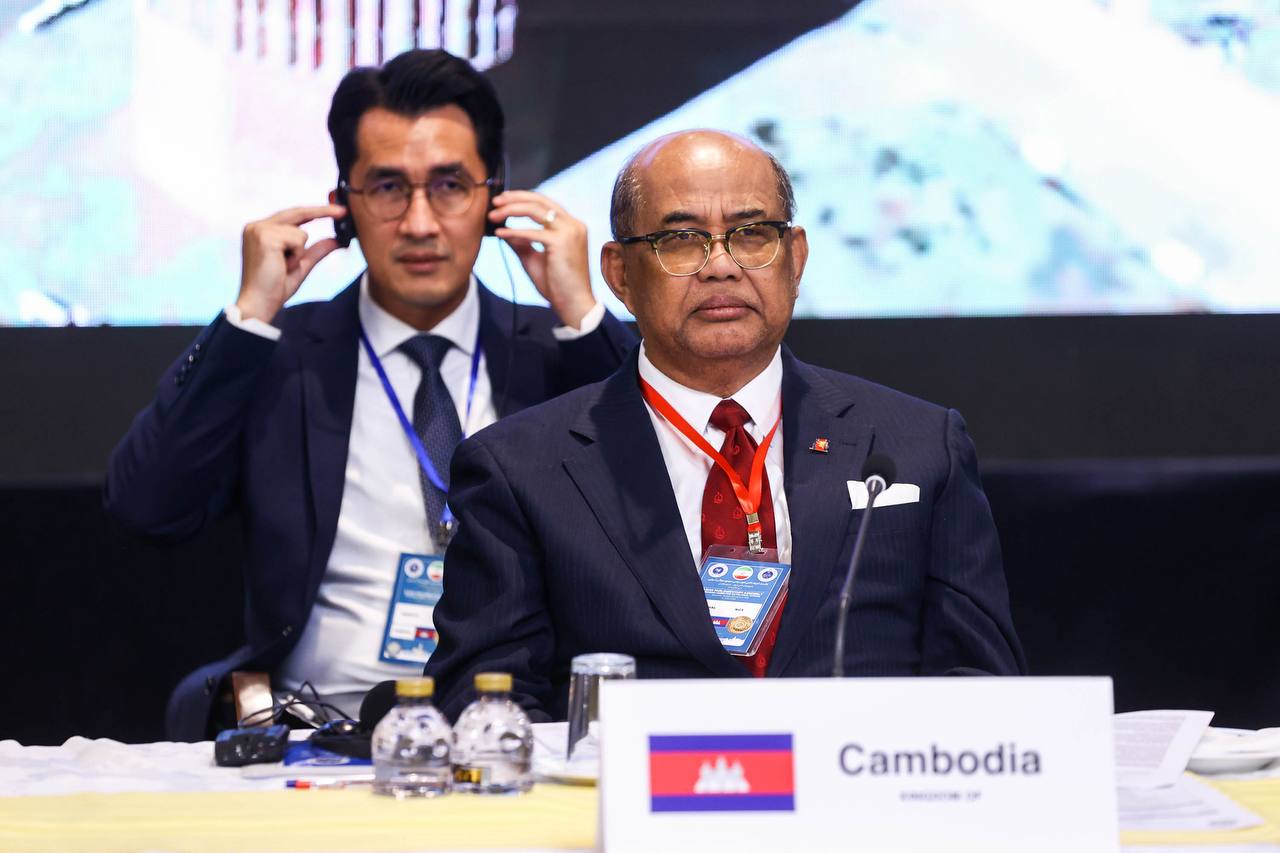 سخنرانی قالیباف در مراسم افتتاحیه نشست  (APA)