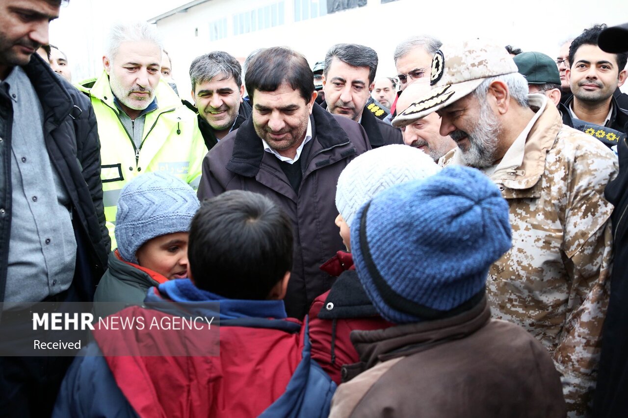 بازدید مخبر از مناطق زلزله‌زده خوی
