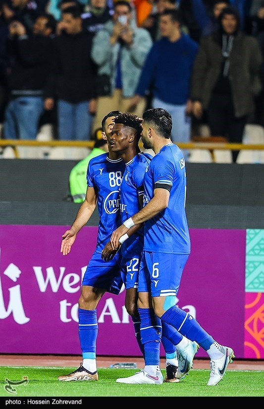 دیدار تیم‌های فوتبال استقلال و الشرطه عراق