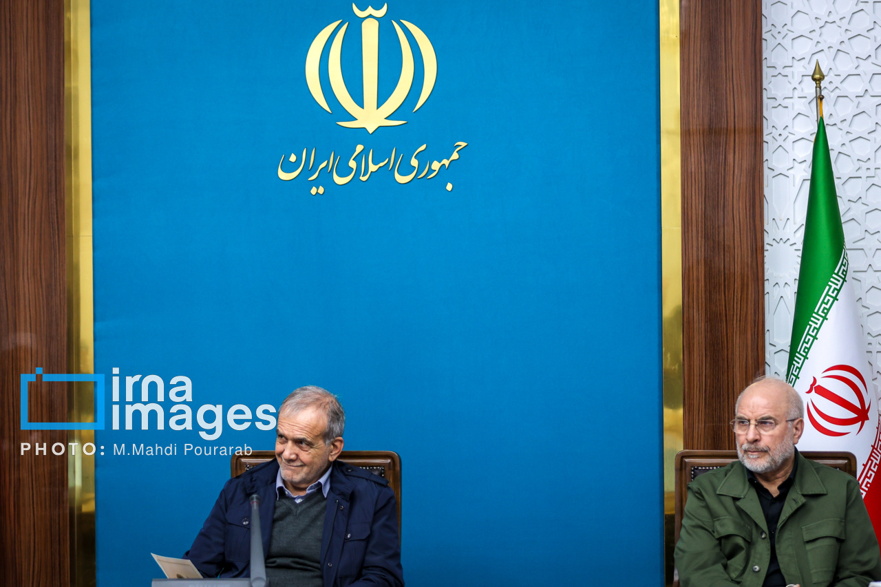 جلسه شورای عالی انقلاب فرهنگی