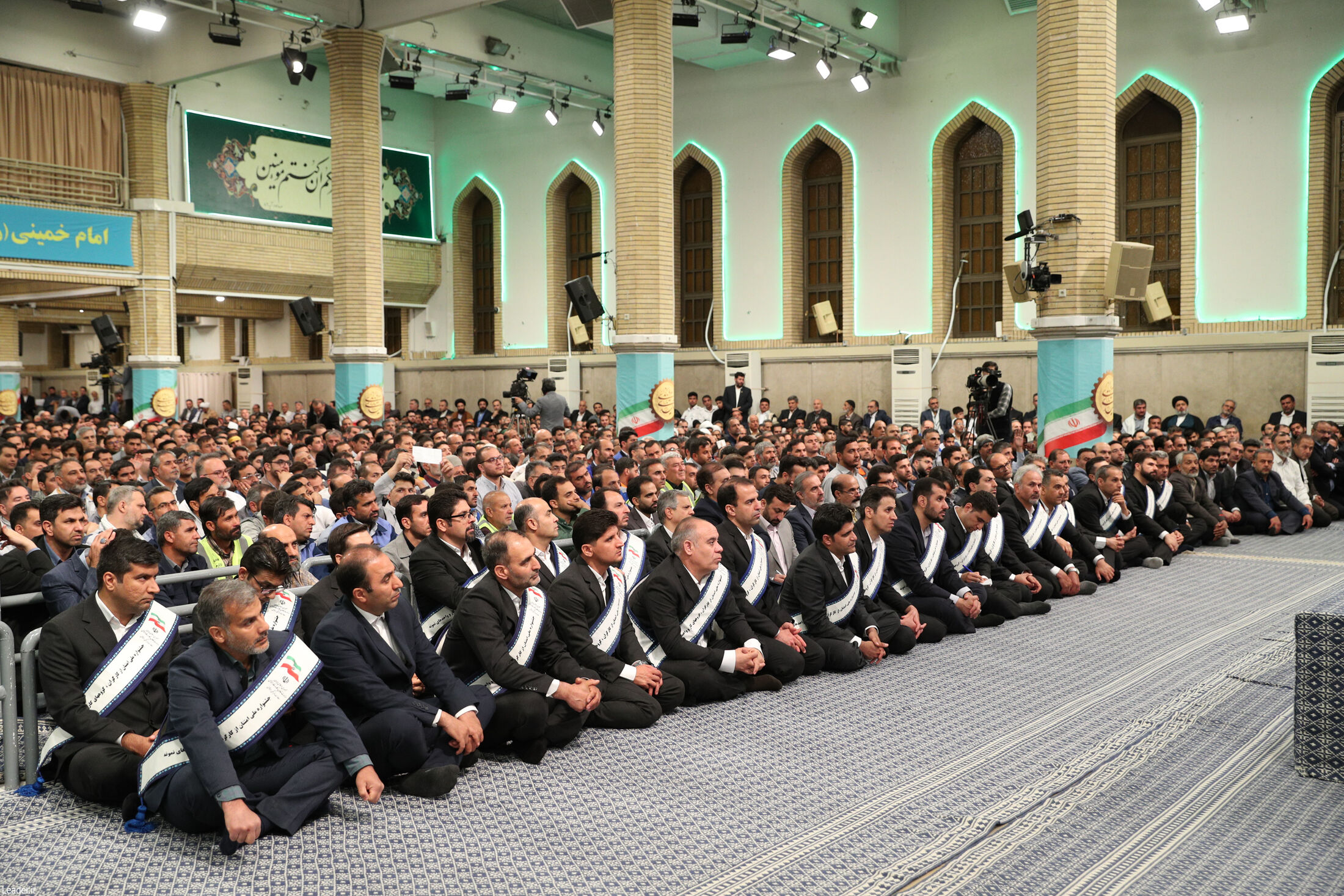 تصاویری از دیدار هزاران نفر از کارگران با رهبر انقلاب