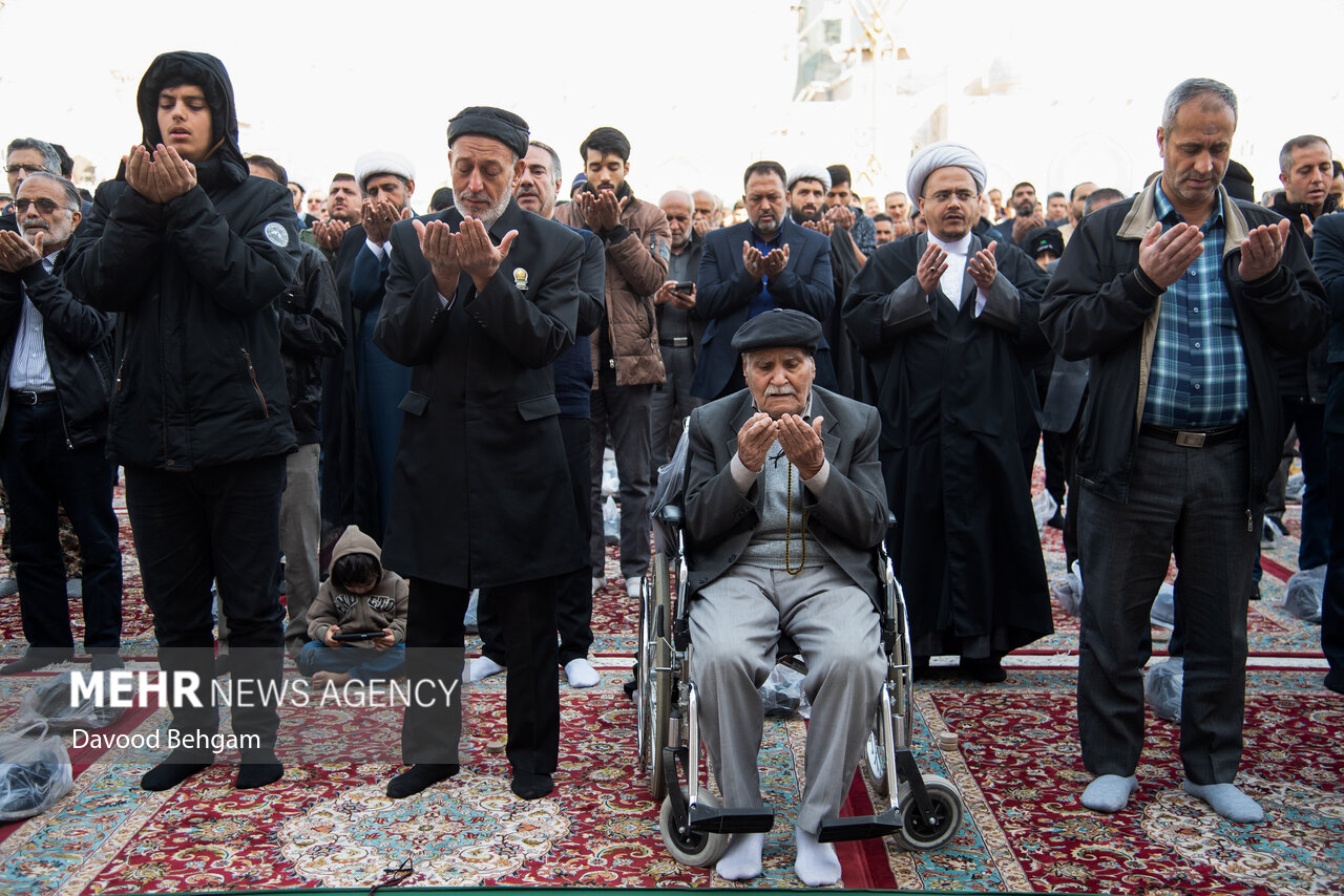  اقامه نماز طلب باران در حرم مطهر امام رضا (ع)